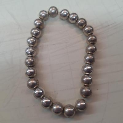 Necklace, earrings and bracelet
