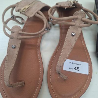 size 7 sandals