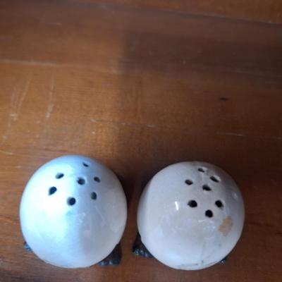 Egg salt and pepper shakers