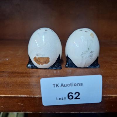 Egg salt and pepper shakers