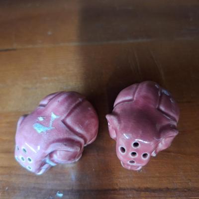 pink elephant salt and pepper shakers