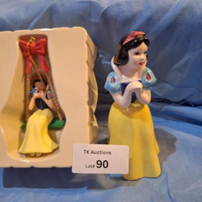 Disney snow white, Porcelain figurine and ornament (pvc?)