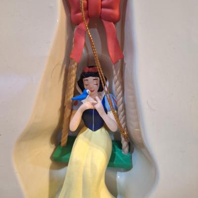 Disney snow white, Porcelain figurine and ornament (pvc?)