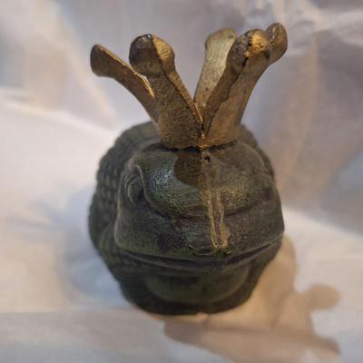 Cast iron Frog prince paperweight