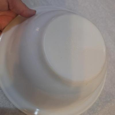 Pyrex soup bowl