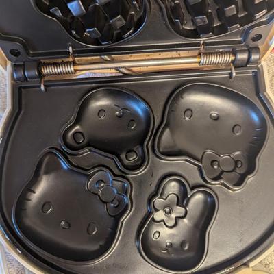 Hello Kitth Waffle Maker- tested and working