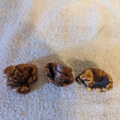 3 men figurine set
