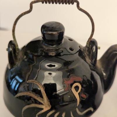 brown kettles salt and pepper shaker