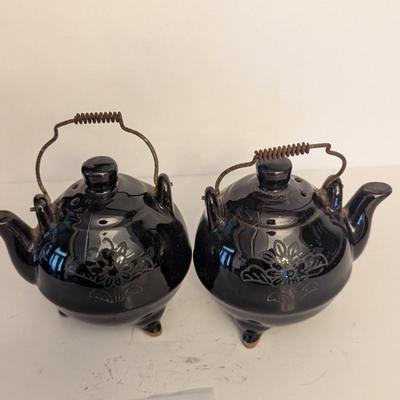brown kettles salt and pepper shaker