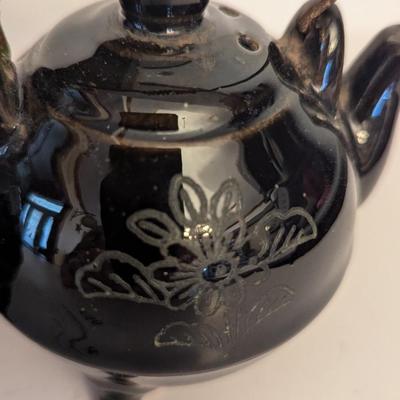 brown kettles salt and pepper shaker
