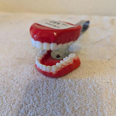 Chopping teeth tongs