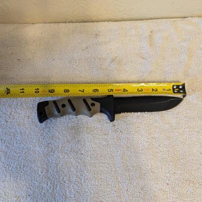 Camillus fixed blade hunting knife 4 3/4" Blade 10" overall length