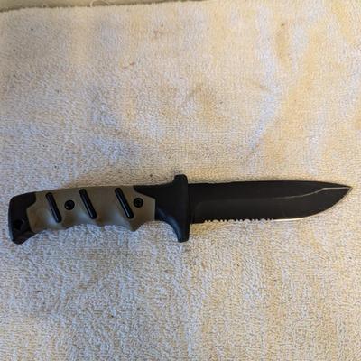 Camillus fixed blade hunting knife 4 3/4" Blade 10" overall length