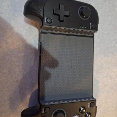 bluetooth game controller works with iphone or android