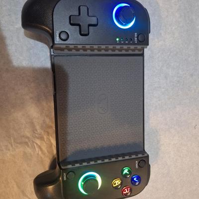bluetooth game controller works with iphone or android