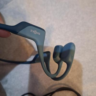 Shoks bluetooh headphones and chargers