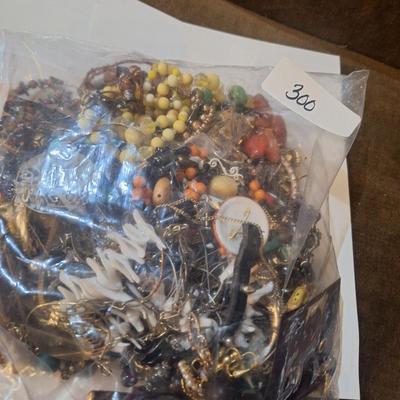 bag of jewery pieces- some may be broken or mismatched