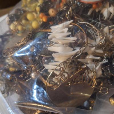 bag of jewery pieces- some may be broken or mismatched