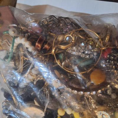 bag of jewery pieces- some may be broken or mismatched