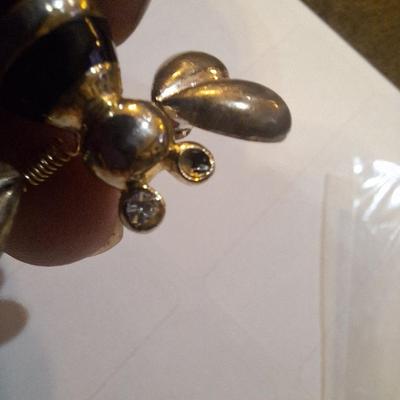 bee brooch