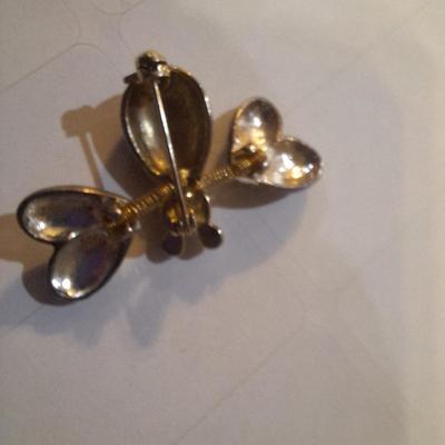 bee brooch