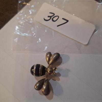bee brooch
