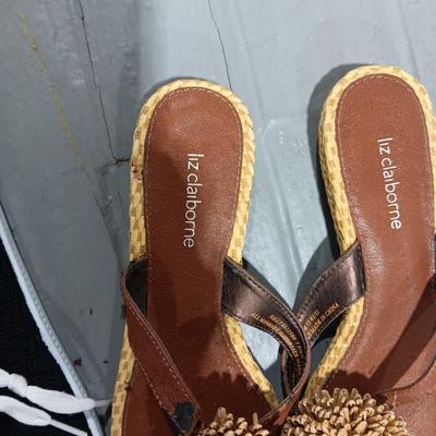 2 PAIRS OFF DEPT 222 SHOES AND LIZ CLAIBORNE SANDALS SIZE 7 1/2