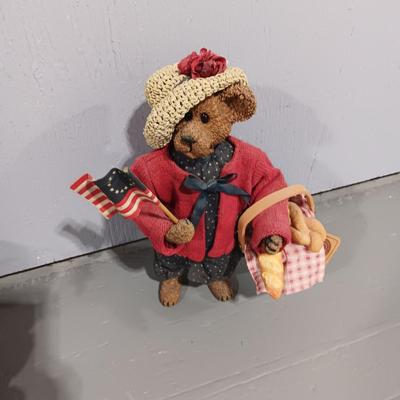 A COLLECTION OF BOYD'S BEARS