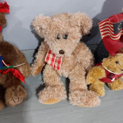 A COLLECTION OF BOYD'S BEARS
