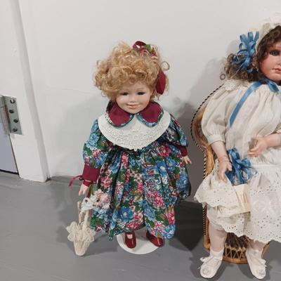 2 PORCELAIN DOLLS AND 1 MUSICAL ROTATING DOLL
