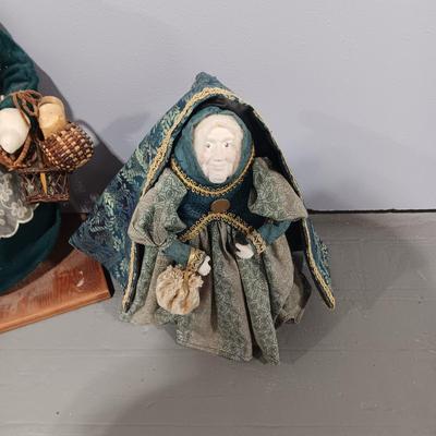 GRACEFULLY AGED COLLECTIBLE DOLLS