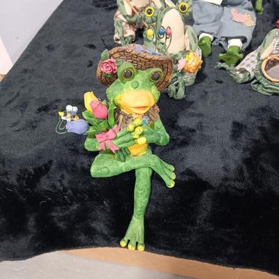 HARD PLASTIC AND PLUSH FROG DECOR