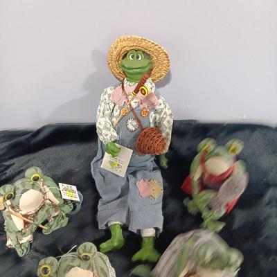 HARD PLASTIC AND PLUSH FROG DECOR