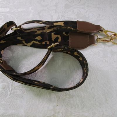 Sale Photo Thumbnail #11: Purse is 4-1/4" x 3-1/4" & has 3 zipper pockets