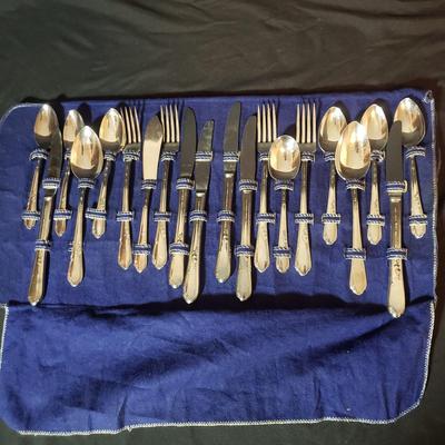 Corning Ware/Corelle "Black Orchid" Dish Set of Four W/ Oneida Flatware (K-KD)