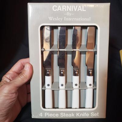 Mardi Gras Silverware Set & NIB Steak Knives (K-KD)