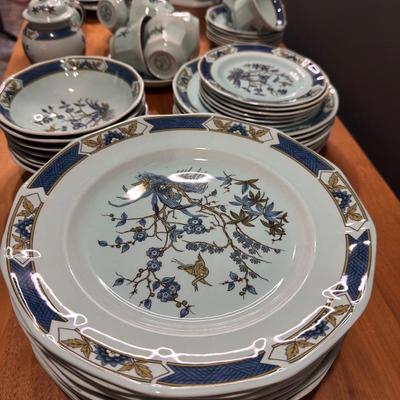 Vintage Ming Toi Porcelain Dinnerware Set – Blue & Gold Floral – Large Service with Tureen & Platters