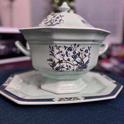 Vintage Ming Toi Porcelain Dinnerware Set – Blue & Gold Floral – Large Service with Tureen & Platters