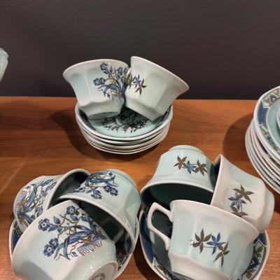 Vintage Ming Toi Porcelain Dinnerware Set – Blue & Gold Floral – Large Service with Tureen & Platters
