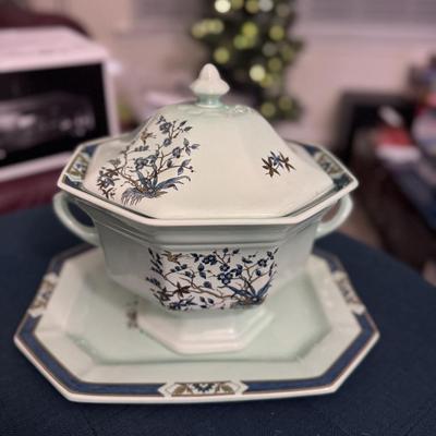 Vintage Ming Toi Porcelain Dinnerware Set – Blue & Gold Floral – Large Service with Tureen & Platters