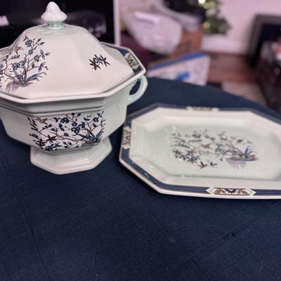 Vintage Ming Toi Porcelain Dinnerware Set – Blue & Gold Floral – Large Service with Tureen & Platters
