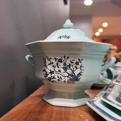 Vintage Ming Toi Porcelain Dinnerware Set – Blue & Gold Floral – Large Service with Tureen & Platters