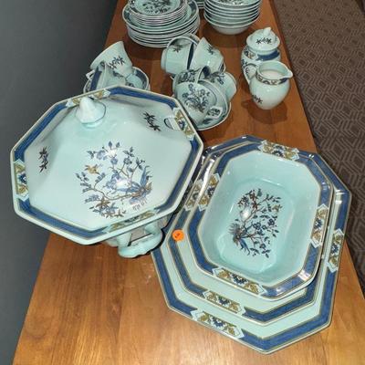 Vintage Ming Toi Porcelain Dinnerware Set – Blue & Gold Floral – Large Service with Tureen & Platters