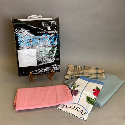 K999 Large Lot Of Vintage Patterned Table Linens