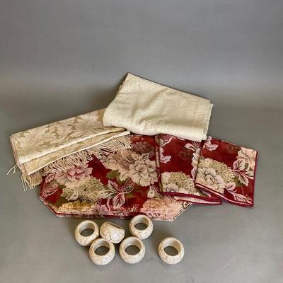 K999 Large Lot Of Vintage Patterned Table Linens