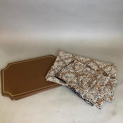 K999 Large Lot Of Vintage Patterned Table Linens