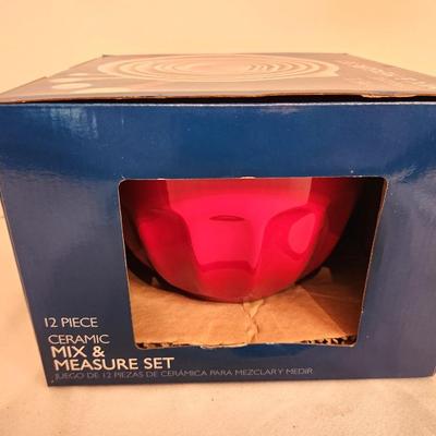 Lot #79 12 pc. Ceramic Mix & Measure Set - new in box