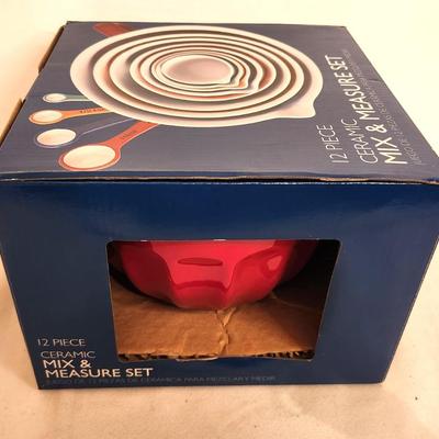 Lot #79 12 pc. Ceramic Mix & Measure Set - new in box
