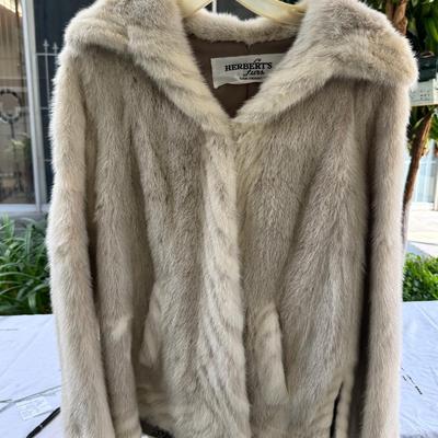 Sale Photo Thumbnail #52: Emilio Gucci Vintage Blond Mink Ladies Fur Coat tagged with Herberts of San Francisco White Fur is in great condition, satin  lining has a rip. Contrast lapel and pockets.I have no proof, that this is a real Gucci, there is no serial number as the jacket 