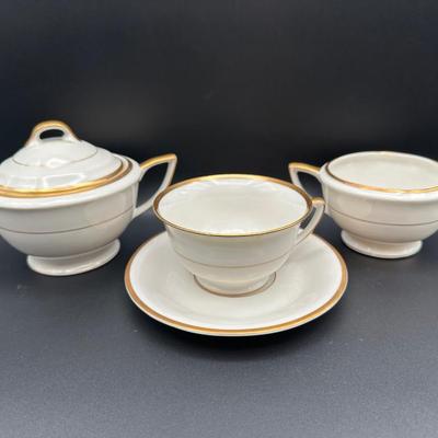 Jackson China “Featherweight” Dinnerware Set